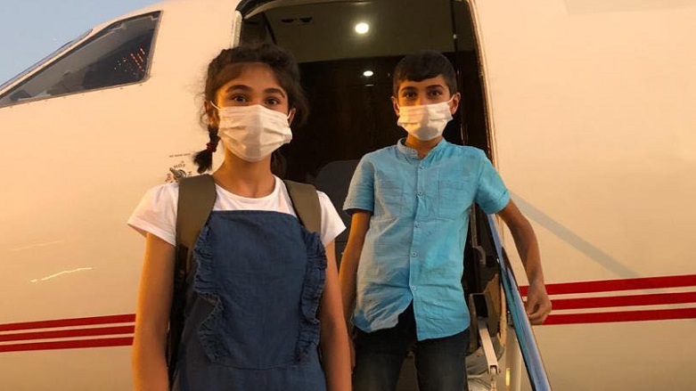 FOTO - DAİŞ’in kaçırdığı çocuklar Kürdistan heyetinin uçağıyla Erbil’e döndü